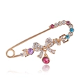 Spilla di sicurezza LOVE dorata con strass colorati e ciondolo a fiocco in cristallo rosa - Spilla Strass Multicolore (C118-A)