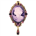Vintage-Brosche in Goldoptik mit lila Relief und funkelnden rosa Strasssteinen - Antikgold Lila (C059-B)