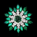 Spilla a fiore radiale con cristalli verde smeraldo e bianchi su base in lega - Verde Smeraldo/Argento (B023-E)