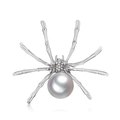 Spilla a forma di ragno alla moda con una grande perla bianca e cristalli scintillanti - Tono Argento con Perla Bianca (C537-A)