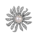 Spilla a girasole elegante con perla bianca e cristalli luccicanti su base argentata - Stile Girasole (B188-A)