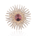 Detailansicht der Sonnenblumen-Brosche mit großem roten Stein und Kristallstrahlen - Gold Roter Kristall (B293-B)