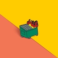 Nahaufnahme einer Emaille-Anstecknadel mit brennendem Müllcontainer und orangenen Flammen - Brennender Müllcontainer (XZ3276)