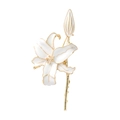 Eleganter Lilienblumen-Anstecknadel mit weißem Emaille und vergoldetem Metall-Finish - Lilienblütenstil (XZ3988)
