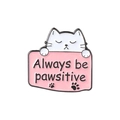 Spilla smaltata gatto bianco con cartello rosa Always Be Pawsitive per giacche - Stile Gatto Always Be Pawsitive (XZ4384)