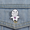 Broche émaillée figurine blanche avec cœur violet sur poche de veste en jean - Style Figure Drôle Cœur Violet (qhxz1090)