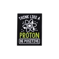 Spilla smaltata nera biologia con simbolo atomico e testo Think Like A Be Positive - Struttura Atomica (QHXZ1560)