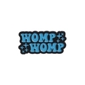 Pin's en émail dessin animé avec texte WOMP WOMP bleu sur badge à fond noir - Citation Womp Womp (QHXZ2732)