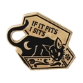 Spilla punk gatto nero in smalto con mezzaluna dorata e scritta decorativa oro - Stile Gatto Nero (xz1578)