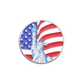 Spilla tonda in smalto con Statua della Libertà e design della bandiera americana - Statue of Liberty Silhouette (QHXZ999)
