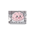 Badge en émail dessin animé cerveau rose avec expression mignonne sur base blanche - Onde Cérébrale
