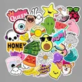 Set di 50 adesivi colorati impermeabili per valigie e skateboard con disegni vari - 50 fogli/confezione