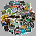 Pack de 50 pegatinas de camping impermeables con montañas y bosque para equipaje - Serie de Camping al Aire Libre