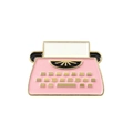Spilla in smalto per macchina da scrivere rosa retrò con dettagli in oro e bianco - Macchina da Scrivere Rosa (CC1019)