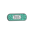 Pin's émaillé en forme de pansement vert menthe avec slogan Believe Achieve - Style Slogan BELIEVE ACHIEVE (CC782) / Bleu clair