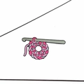 Handgefertigte Brosche im Häkel-Stil mit buntem Garnkreis und grauem Metallhaken - Rosa und Lila Strickstil (XZ1305)