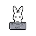 Pin esmaltado de conejo blanco con texto ME? SARCASTIC? NEVER. broche cómico - Expresión de Conejo Malhumorado (CC1385)