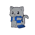 Spilla smaltata gatto grigio cartoon con sciarpa a righe blu e grigie badge - Stile Gatto Grigio Sciarpa Blu Grigia (CC1644)