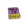 Spilla smaltata retrò TV Show con design in stile fumetto viola e giallo acceso - Cartello TV SHOW (CC1653)