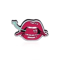 Broche en émail style pop art avec des lèvres rouges mordant une cerise bleue - Style Lèvres Rouges Cerise (CC718)