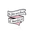Pin esmaltado de cinta rosa con el lema 'Be your own kind of beautiful' sobre fondo blanco - Estilo Cita Be Your Own Kind Of Beautiful (CC2185)