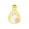 Broche émaillée lapin mignon en bouteille jaune avec détails floraux et alliage doré - Style Lapin avec Balle (CC1781)