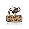 Spilla in smalto a forma di struzzo cartoon con testo Discover A New World beige - Struzzo Testa Nascosta (CC1625)