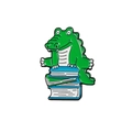Broche en émail crocodile vert lisant sur des livres avec bordures en métal noir - Style Crocodile Lisant Livres (CC901)