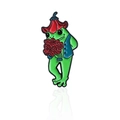 Broche en émail grenouille mignonne avec chapeau fleur rouge, gilet bleu et roses - Style de Grenouille Tenant une Fleur (CC1552)