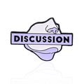 Spilla in smalto moderna con design astratto di naso e bocca e scritta DISCUSSION - Viola/Discussione (CC1756)