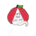 Kreative Litschi Emaille Pin mit weißer Katze und Come and Eat Me Text auf Fruchtbrosche - Cc1363