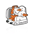 Pin esmaltado de dos muñecos de nieve en una maleta con zanahorias, diseño Mr. Snowman - Muñeco de Nieve en Maleta Mr Snowman Estilo (CC1912)