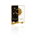 Spilla smaltata creativa con design celeste giorno e notte, sole e luna in cornice oro - Stile Giorno e Notte (CC1080)
