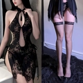 Completo intimo sexy in pizzo nero con spacco, ricamo dorato e calze a rete abbinate - Nero + Calze a Rete Nere