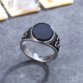 Anello vichingo da uomo in acciaio con pietra nera e dettagli di nodi celtici vintage - US 7 / Argento Onice Nero