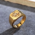 Anello con sigillo punk in acciaio inossidabile dorato con design a scorpione in rilievo - US 7 / Oro