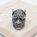 Bague crâne masque Hannya punk vintage en acier titane oxydé pour homme sur pierre - Taille 7 / Style 2