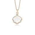 Collier coquillage en or rose avec nacre blanche et pavé de zircons sur fond blanc - Forme Coquillage Pavé - Or Rose (FDXZ-066)