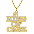 Dettaglio del ciondolo dorato 81 KING OF CARZ con strass su catena a corda intrecciata - 81 KING OF CARZ Ciondolo Lettera / Oro
