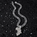 Iced out Cubaanse schakelketting met Afrika-kaart hanger en glanzende zirkonia's - Zilveren Afrika Kaart Hanger met 50cm Cubaanse Schakel