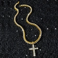 Iced out Hip-Hop Kreuzanhänger mit goldener Tennis-Kette und funkelnden Kristallen - 4mm Breit 50cm Lang / Goldenes Kreuz mit Tenniskette
