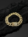 Detalle macro de la pulsera cubana de 13mm bañada en oro con cierre cuadrado de diamantes - Dorado 16cm