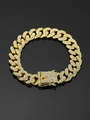 Detalle de pulsera Cuban Link de 13mm dorada con cristales brillantes y cierre de seguridad - Dorado 25CM