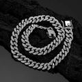 Silbernes Iced Out Cuban Link Halsketten und Armband Set mit glänzenden Kristallen - Silber 65cm