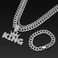 Dettaglio della catena cubana Iced Out e ciondolo King con finitura argento - Stile Argento (Collana 50CM + Bracciale 20CM)