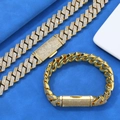Dettaglio del set collana e bracciale cubani dorati con pietre di zircone lucide - Bracelet 7 Inches (17.78cm In Length) / Oro (Larghezza 16mm)