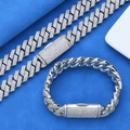 Dettaglio di collana e bracciale Cuban link argento con pavé di zirconi cubici - Collana 18 Pollici (Lunghezza 45,72 cm) / Oro Bianco (Larghezza 16mm)