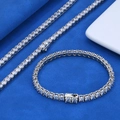 Detailansicht von silbernem Tennis-Halsketten- und Armbandset mit runden Steinen - 3mm-24 Zoll Halskette / Platin