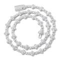 Dettaglio macro della collana hip-hop argento con motivi a quadrifoglio e zirconi - 24 Pollici (60.96cm) / Platino
