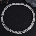 Collana cubana da uomo 12mm con zirconi bianchi su sfondo di roccia nera - Oro bianco / 18 pollici
